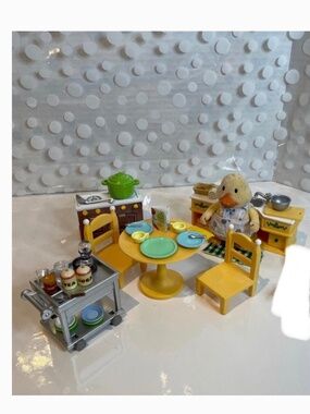 Calico Critters Kozy Kitchen playset with Li’l Woodzeez Duck